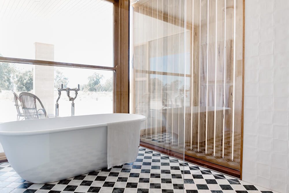 Turner Hastings Blanche 162 TitanCast Bath - Satin Silk White