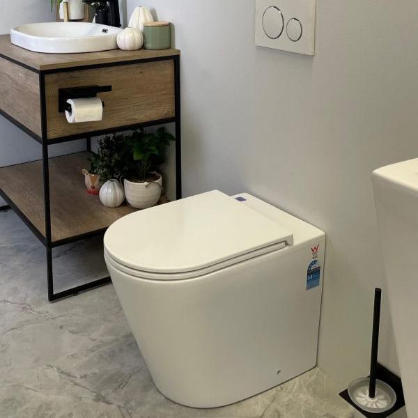 Berlino Wall Faced Toilet Rimless Suite Gloss White R&T with Flush Button