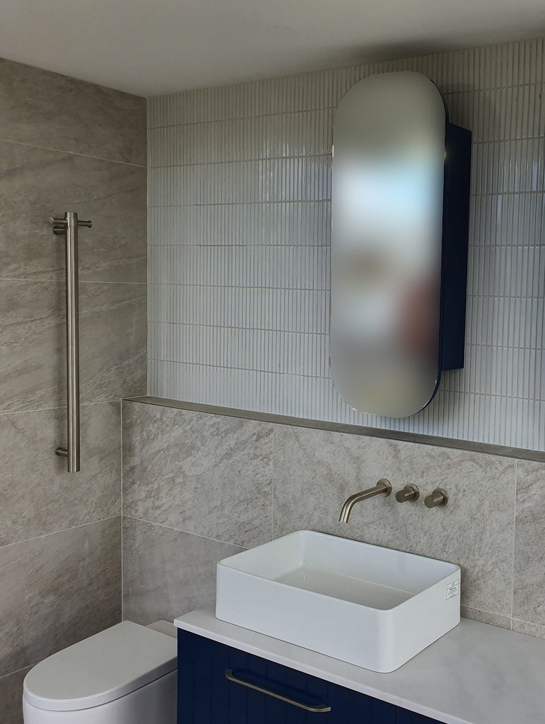 Thermogroup Straight Round Vertical Single Bar - Brushed Nickel