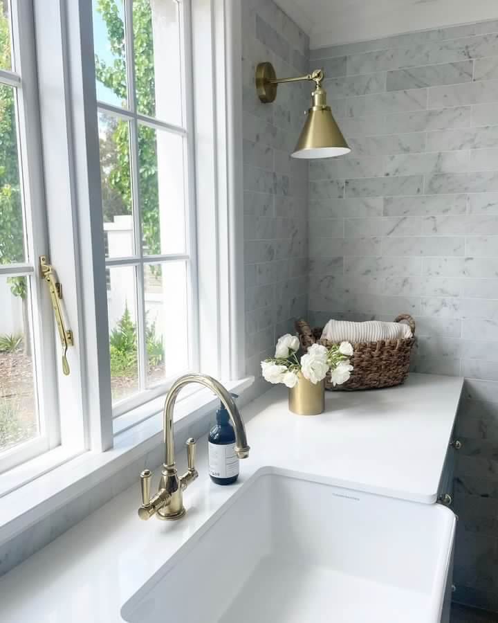 Turner Hastings Novi 51x46 Fireclay Butler Sink - Matte White