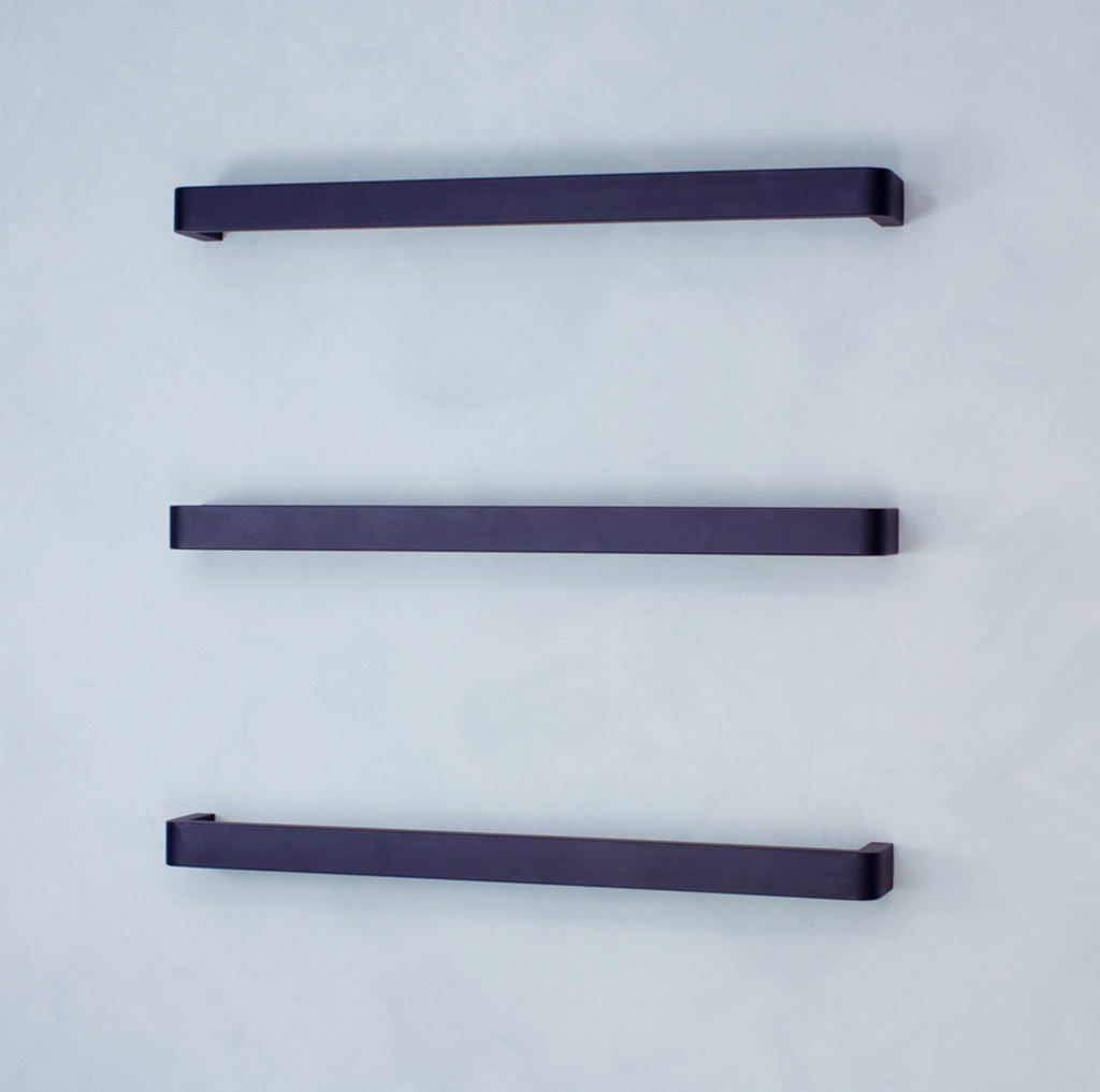 Radiant Heating Curved Edge Single Bar 12V Heated Towel Rail Matte Black 800