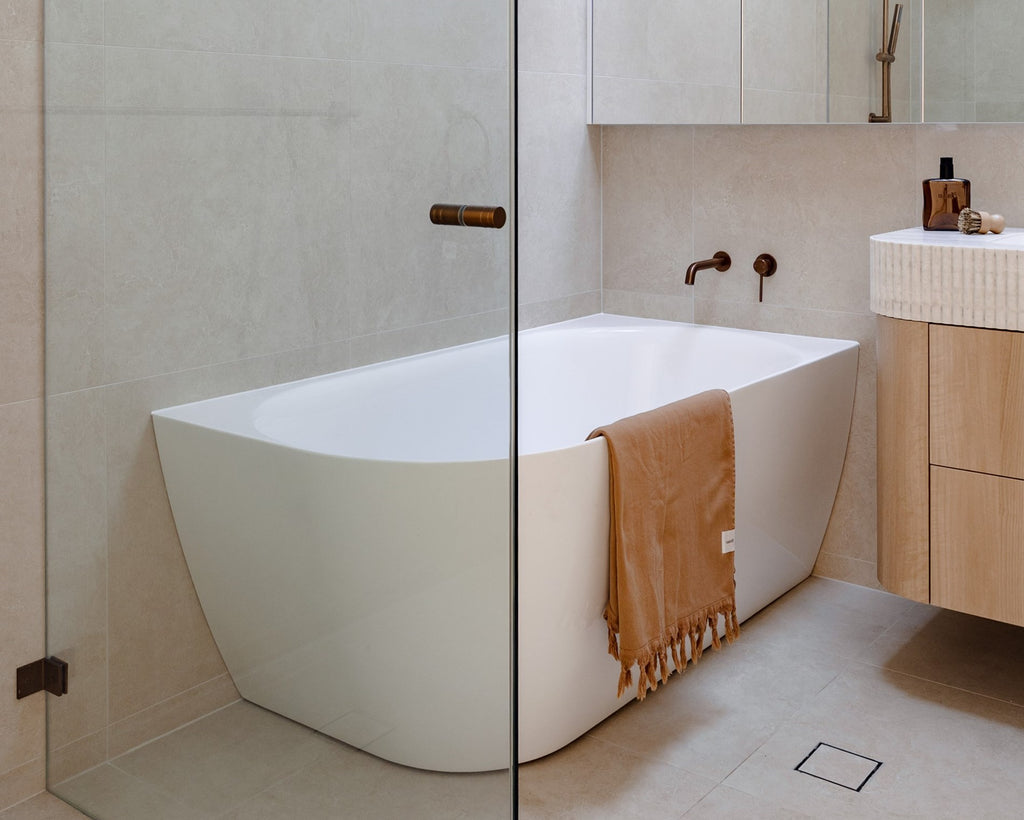 ADP Glacier Corner Bath - Gloss White