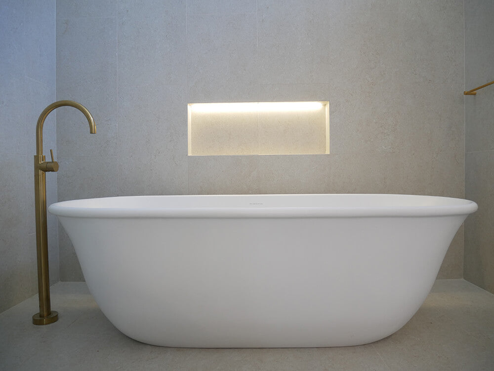 Turner Hastings Blanche 162 TitanCast Bath - Satin Silk White