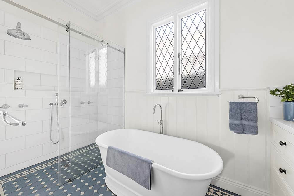 Turner Hastings Cambridge 156 TitanCast Bath - Satin Silk White