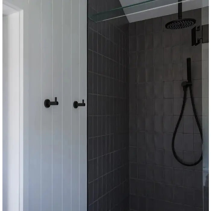 Meir Round Shower On Bracket - Matte Black