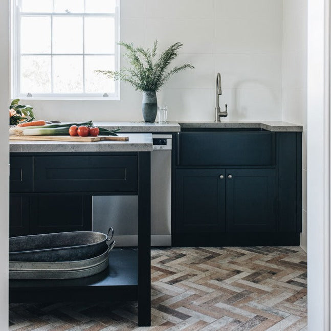 Turner Hastings Novi 75x46 Fireclay Butler Sink - Matte Black